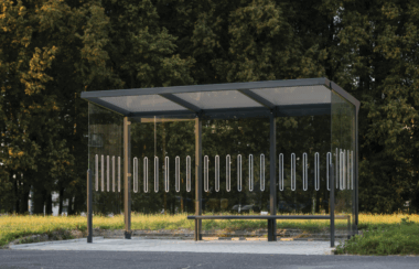 Výstavba nových přístřešků na autobusových zastávkách ve dnech 14.7. – 2.8.2025 Výstavba nových přístřešků na autobusových zastávkách ve dnech 14.7. – 2.8.2025